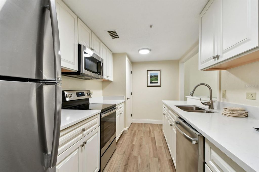 Image 14 of property listing at 36750 US 19 N 06211, Palm Harbor, FL 34684