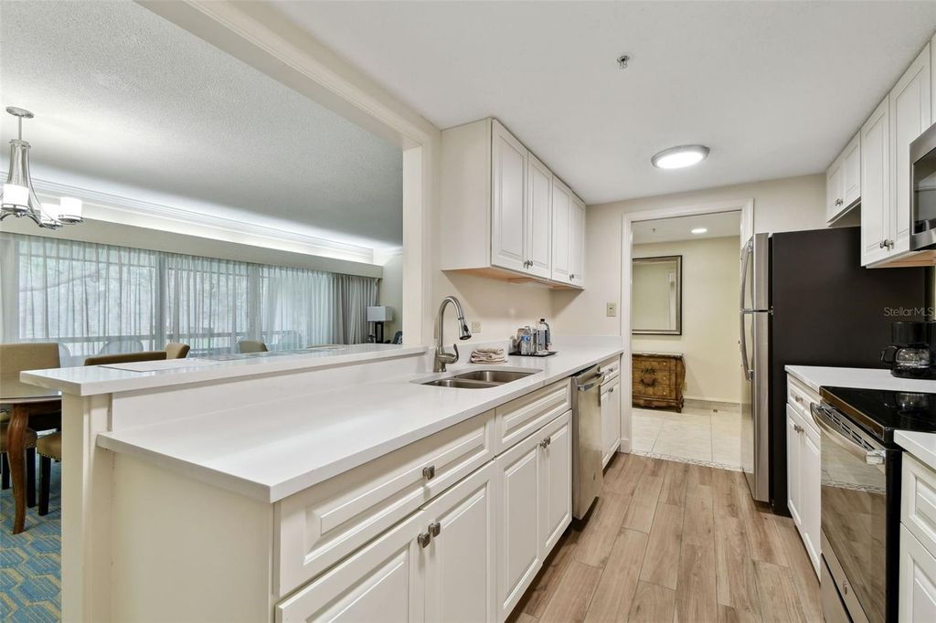 Image 15 of property listing at 36750 US 19 N 06211, Palm Harbor, FL 34684