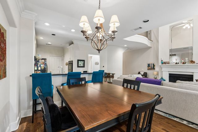 4147 Towne Green Circle, Addison, TX 75001