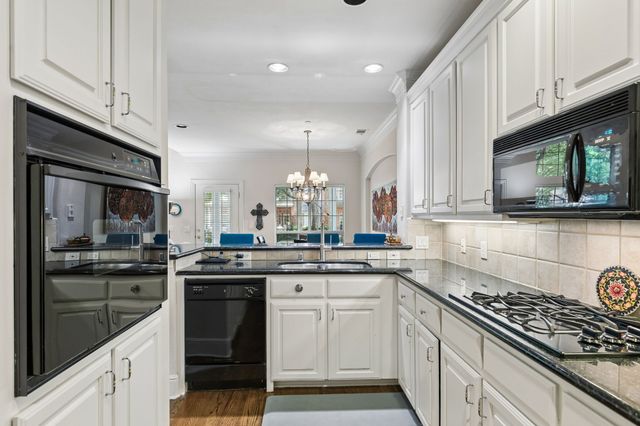 4147 Towne Green Circle, Addison, TX 75001