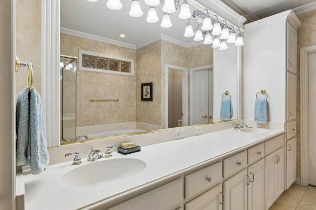 4147 Towne Green Circle, Addison, TX 75001
