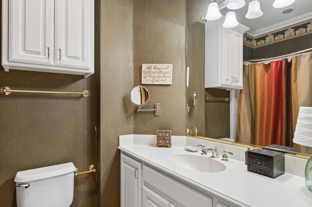 4147 Towne Green Circle, Addison, TX 75001