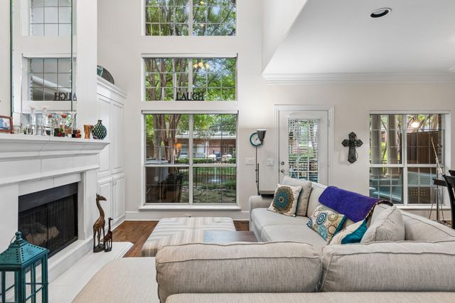 4147 Towne Green Circle, Addison, TX 75001