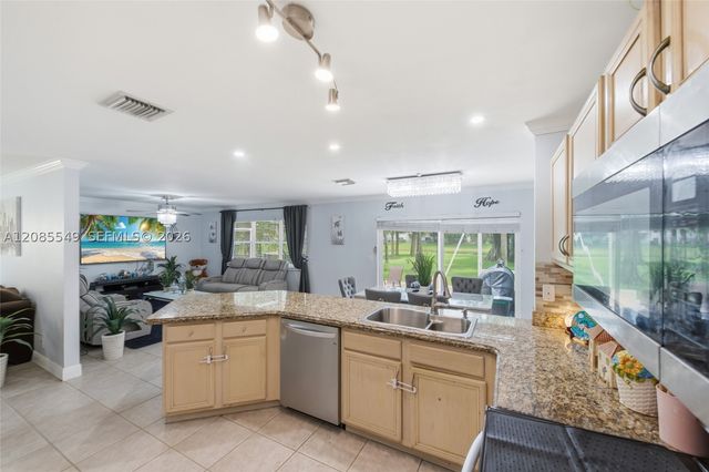 4258 NW 1st Dr, Deerfield Beach, FL 33442