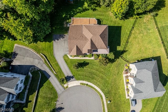 6 Sergeant Ct, Mount Olive Twp., NJ 07828