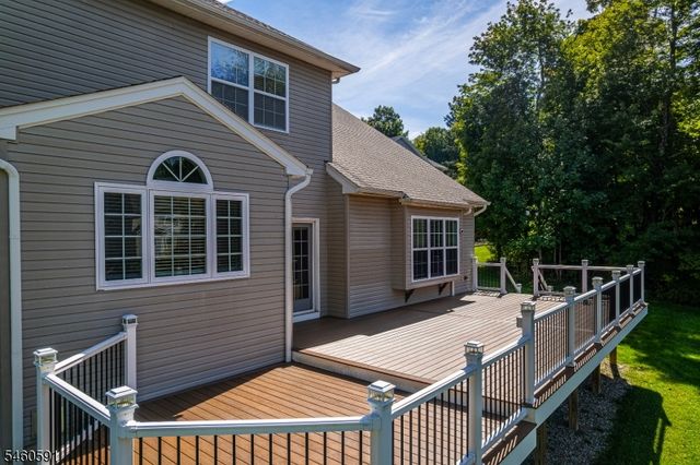 6 Sergeant Ct, Mount Olive Twp., NJ 07828