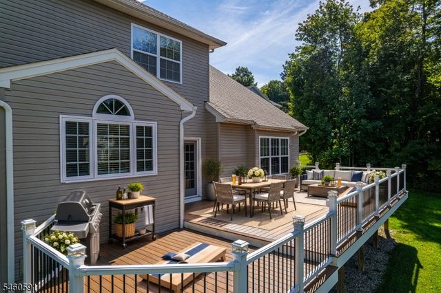 6 Sergeant Ct, Mount Olive Twp., NJ 07828