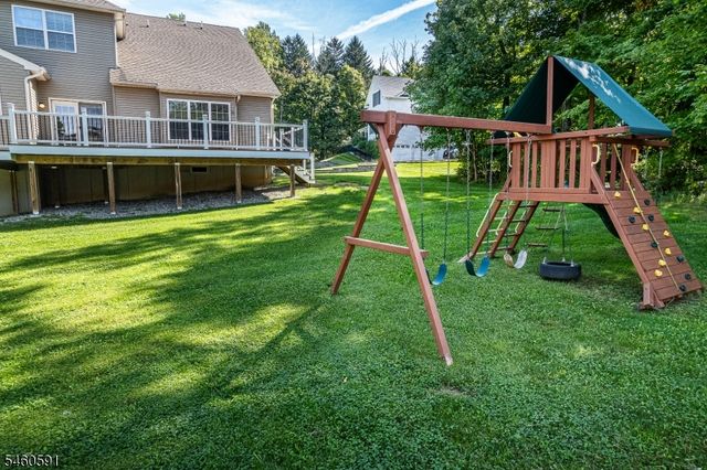 6 Sergeant Ct, Mount Olive Twp., NJ 07828