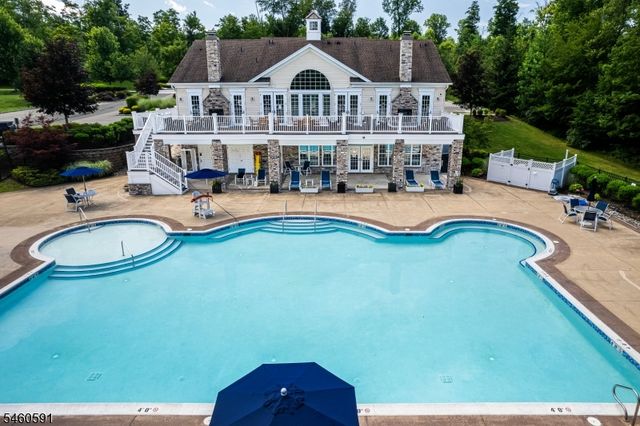 6 Sergeant Ct, Mount Olive Twp., NJ 07828