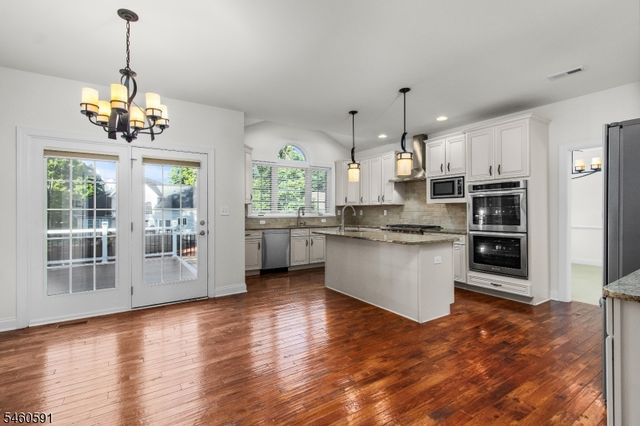 6 Sergeant Ct, Mount Olive Twp., NJ 07828