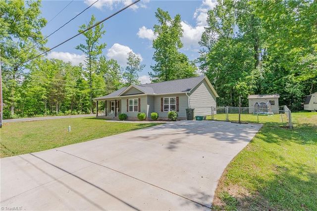 1 Lambeth Drive, Thomasville, NC 27360