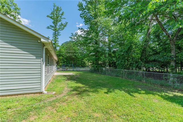 1 Lambeth Drive, Thomasville, NC 27360