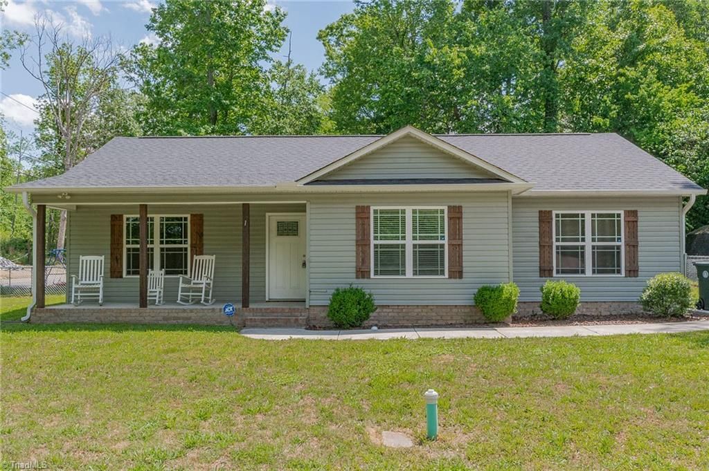 1 Lambeth Drive, Thomasville, NC 27360