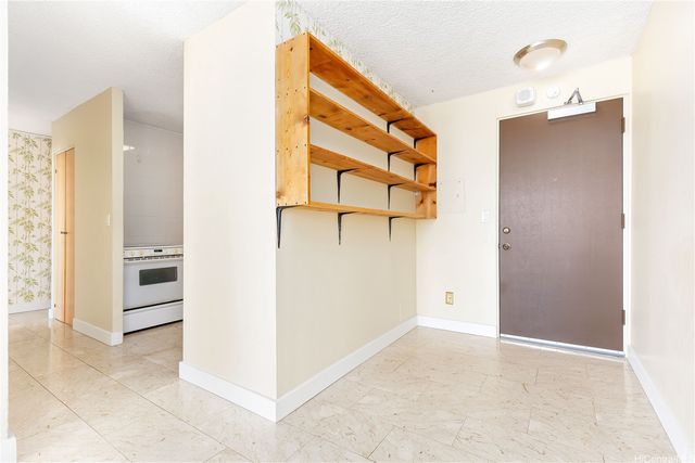 1535 Pensacola Street 807, Honolulu, HI 96822