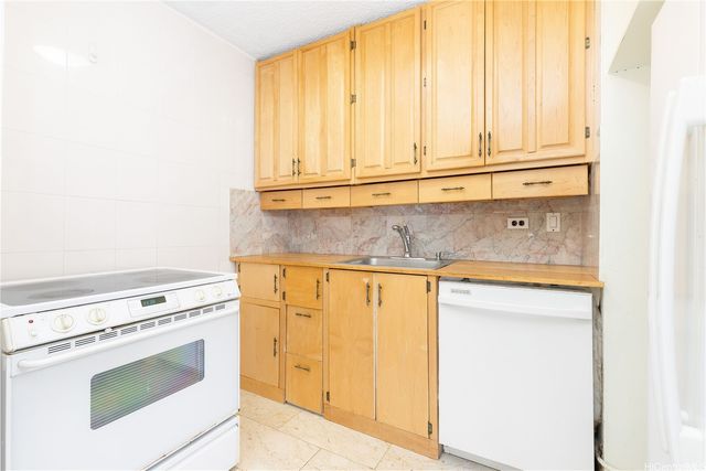 1535 Pensacola Street 807, Honolulu, HI 96822
