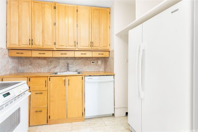 1535 Pensacola Street 807, Honolulu, HI 96822