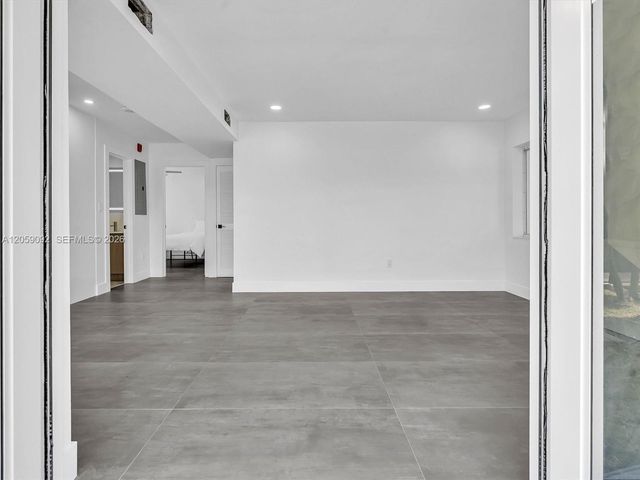 11900 N Bayshore Dr 205, North Miami, FL 33181