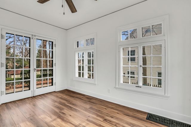 526 W Jackson Street, Woodstock, IL 60098