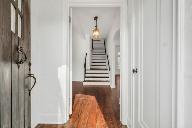 526 W Jackson Street, Woodstock, IL 60098