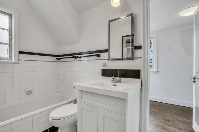 526 W Jackson Street, Woodstock, IL 60098