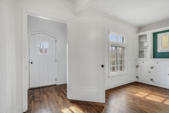 526 W Jackson Street, Woodstock, IL 60098