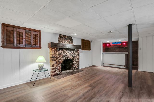 526 W Jackson Street, Woodstock, IL 60098