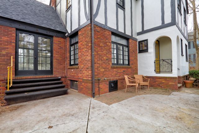 526 W Jackson Street, Woodstock, IL 60098