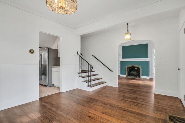 526 W Jackson Street, Woodstock, IL 60098