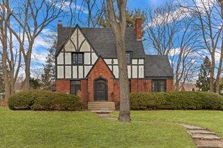 526 W Jackson Street, Woodstock, IL 60098