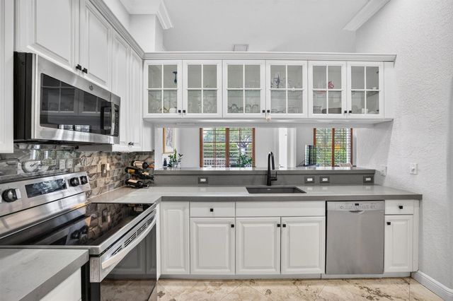 2860 Marina Circle, Lighthouse Point, FL 33064