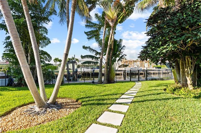18 Eleuthera Drive, Ocean Ridge, FL 33435