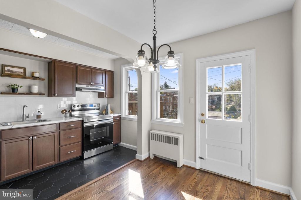 Image 10 of property listing at 3549 BENZINGER RD, Baltimore, MD 21229