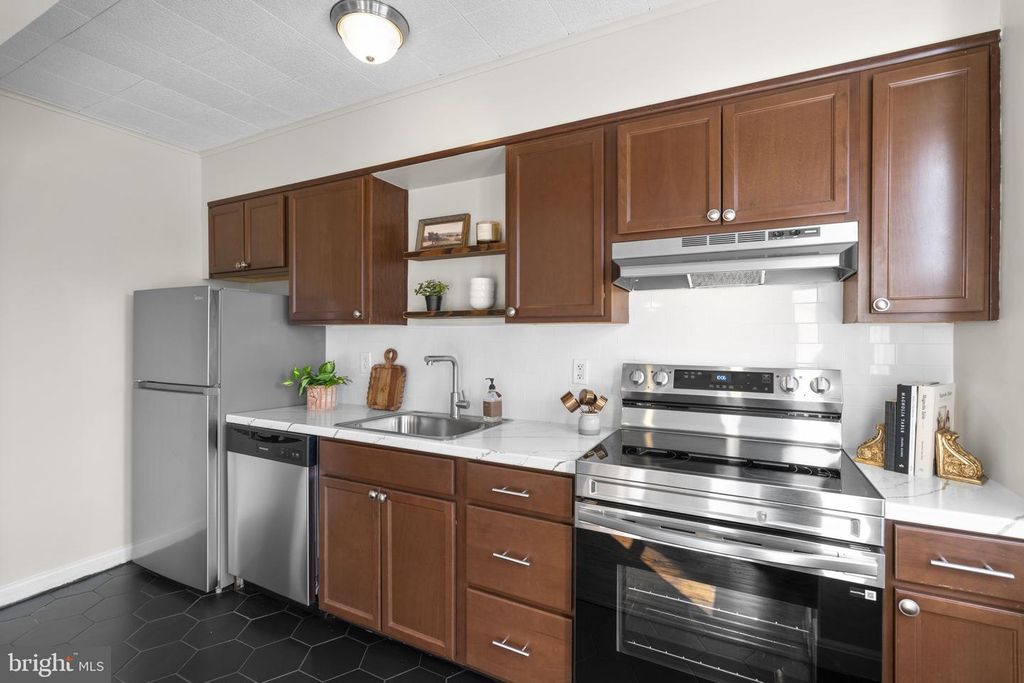 Image 14 of property listing at 3549 BENZINGER RD, Baltimore, MD 21229