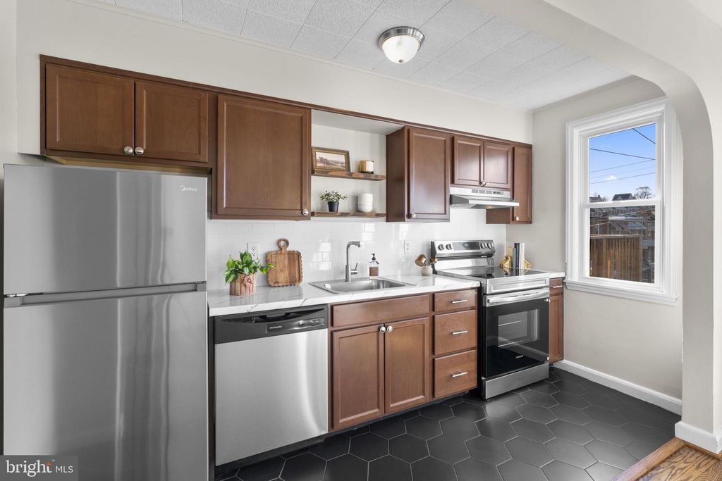 Image 15 of property listing at 3549 BENZINGER RD, Baltimore, MD 21229