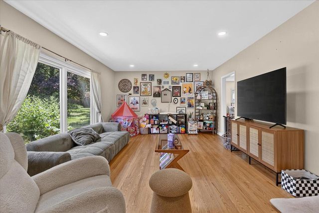 7820 W Bradley ROAD, Milwaukee, WI 53223