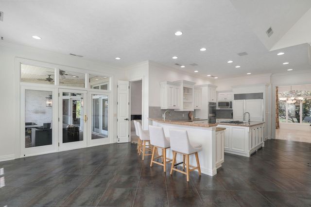 5261 S Applecross Way, Springfield, MO 65809