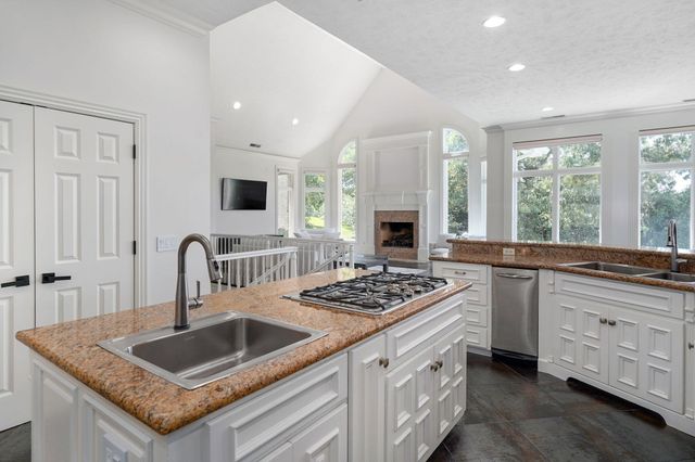 5261 S Applecross Way, Springfield, MO 65809
