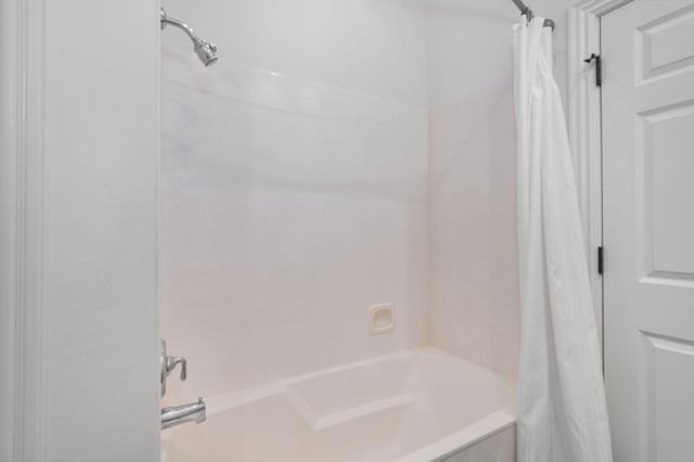5261 S Applecross Way, Springfield, MO 65809