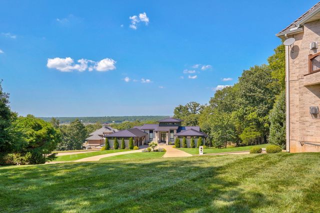 5261 S Applecross Way, Springfield, MO 65809