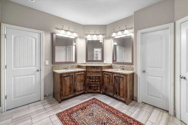 6106 W Bainbridge Drive, Rogers, AR 72758