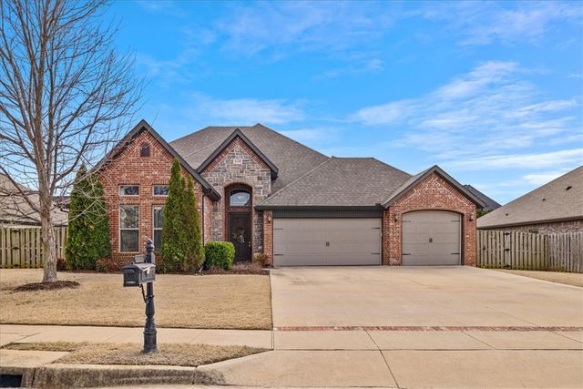 6106 W Bainbridge Drive, Rogers, AR 72758