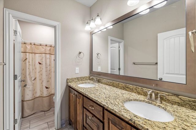 6106 W Bainbridge Drive, Rogers, AR 72758