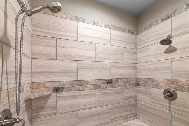 6106 W Bainbridge Drive, Rogers, AR 72758