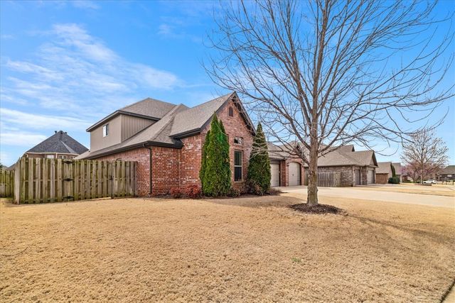 6106 W Bainbridge Drive, Rogers, AR 72758
