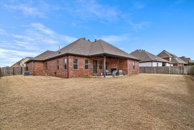 6106 W Bainbridge Drive, Rogers, AR 72758