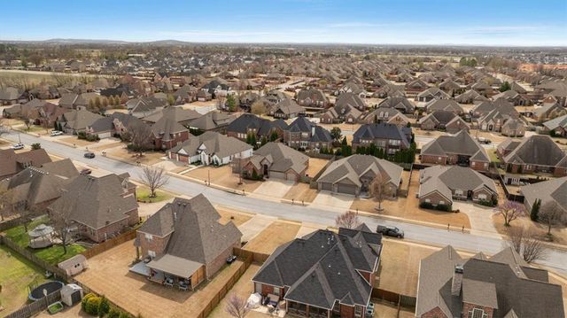 6106 W Bainbridge Drive, Rogers, AR 72758