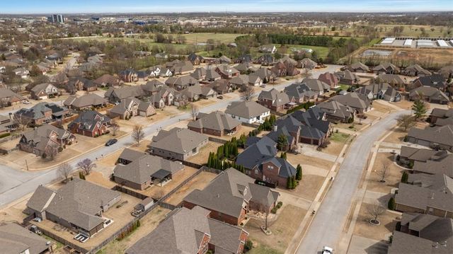 6106 W Bainbridge Drive, Rogers, AR 72758