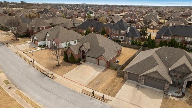 6106 W Bainbridge Drive, Rogers, AR 72758