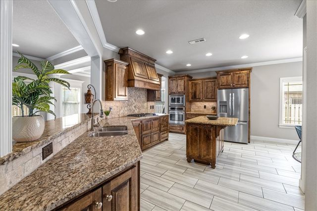 6106 W Bainbridge Drive, Rogers, AR 72758