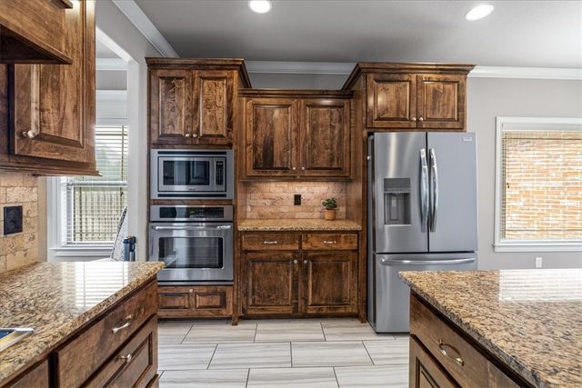 6106 W Bainbridge Drive, Rogers, AR 72758